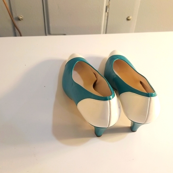 Dress shoe made by Joyce, size 9-1/2. - Picture 2 of 5